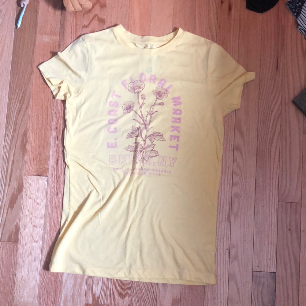Aeropastle tshirt, size medium, yellow, tight shirt